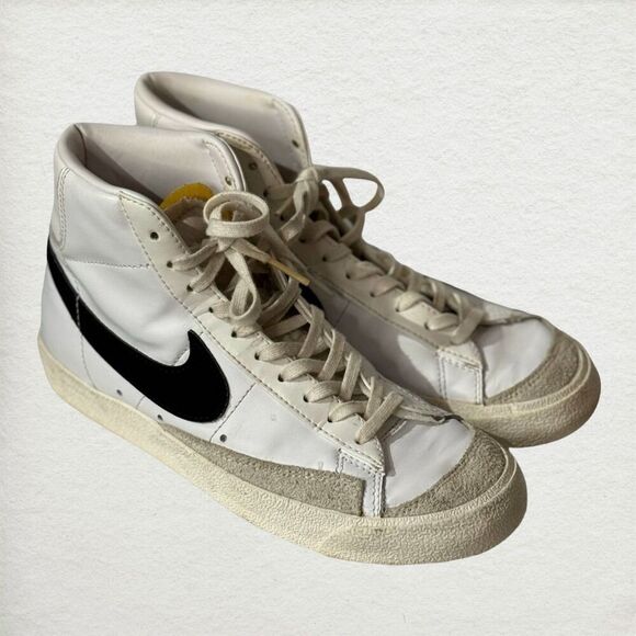 Nike Blazer Mid '77 Women’s Sneakers White/Black Size 7 Activewear Workout Gym - Picture 1 of 9